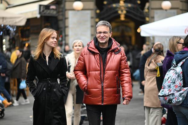 Zagreb: Poznati provode Badnjak u centru grada uz piće, šetnju i druženje