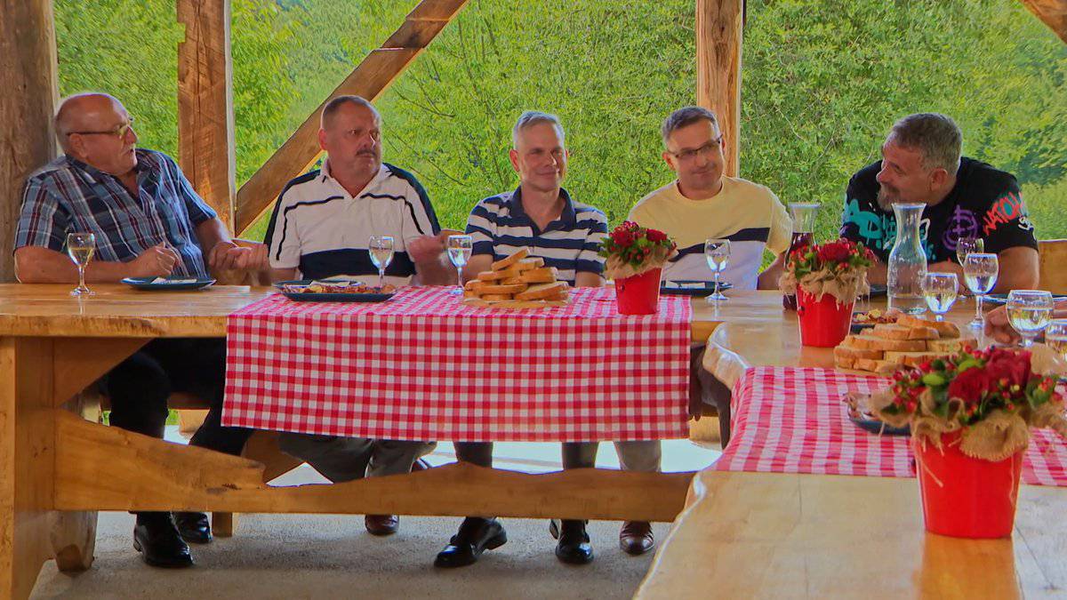 Farmer se slomio pred kamerom i priznao: 'Teško mi je, ustaneš se sam i legneš sam u krevet...'