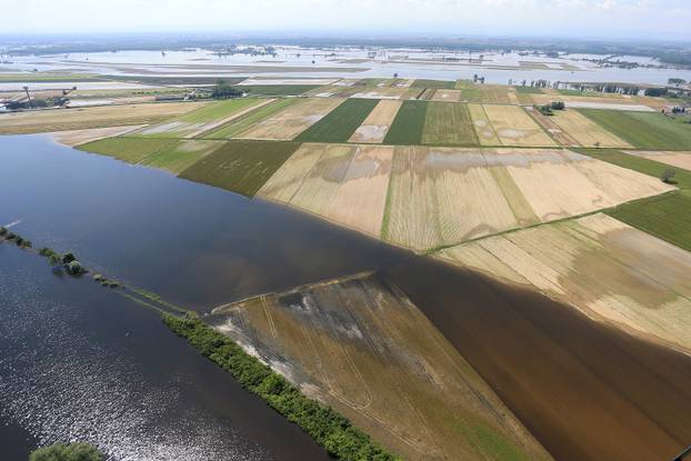 ARHIVA - 2014. Katastrofalne poplave u Gunji