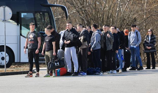 Ministar Anušić i general Kundid na prvom danu TVO-a na Slunju