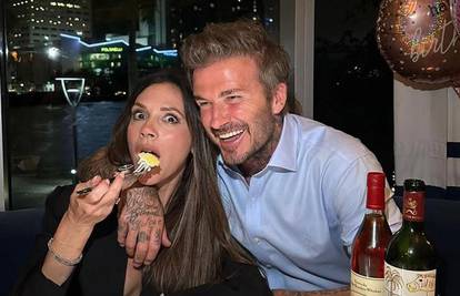 Victoria Beckham i David skupa zapjevali hit grupe 'Spice Girls': 'Malo izgledaju pijani, slatki su'
