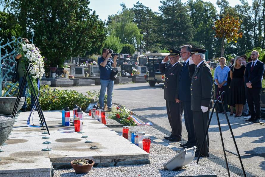 Zagreb: Tomislav Tomašević položio vijenac u povodu obilježavanja Dana pobjede i domovinske zahvalnosti