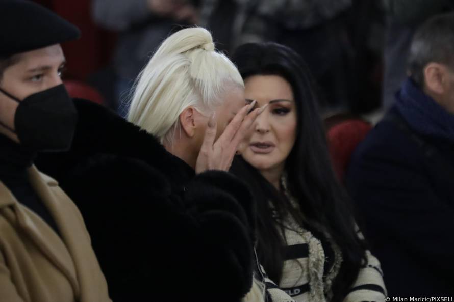 Karleuša na nastupu zagrijala publiku u leopard izdanju, ali fotke bez Photoshopa je 'odale'