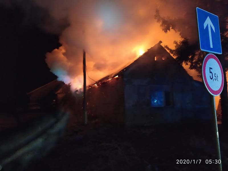 Buktinja u Osijeku: U požaru kuće izgorio krov i 5 prostorija