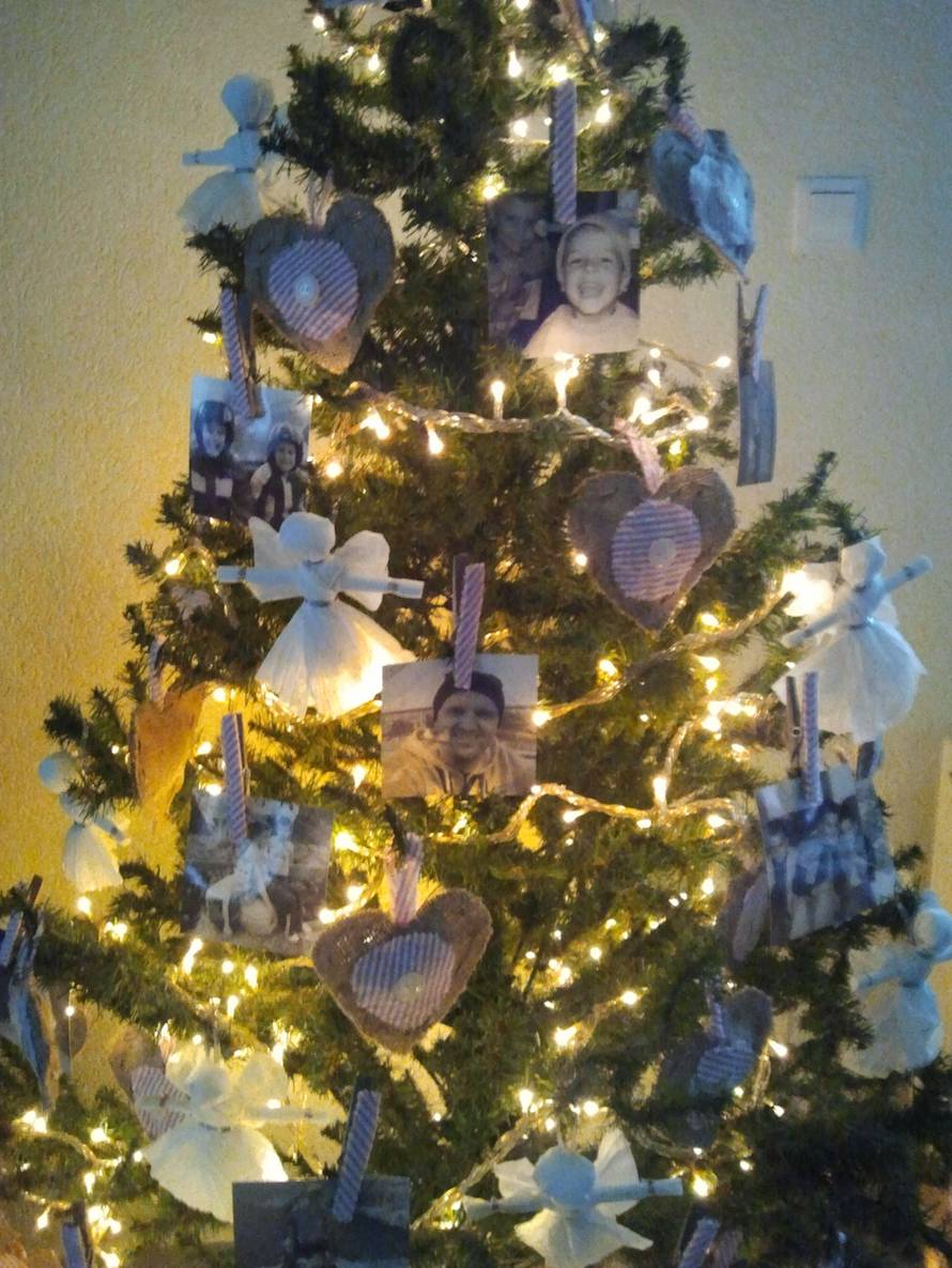 Šaljite fotografije božićnih jelki i osvojite vrijednu nagradu...