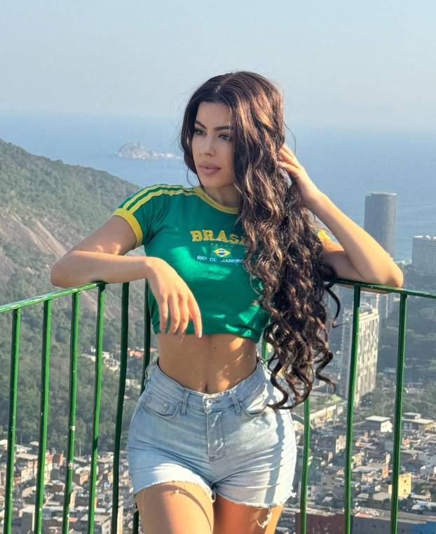 FOTO Nogometaš Reala nije bio pozvan na SP, ali zasigurno ga je utješila atraktivna trenerica