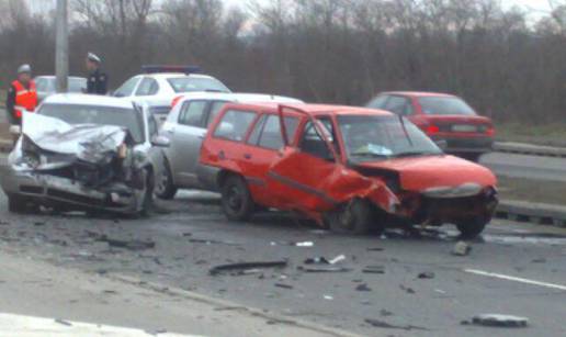 Na Ljubljanskoj aveniji sudarila se tri automobila