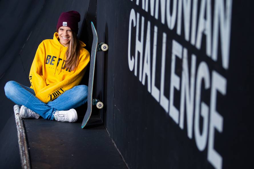 U inat predrasudama: Kraljica skatea  rastura na skateboardu