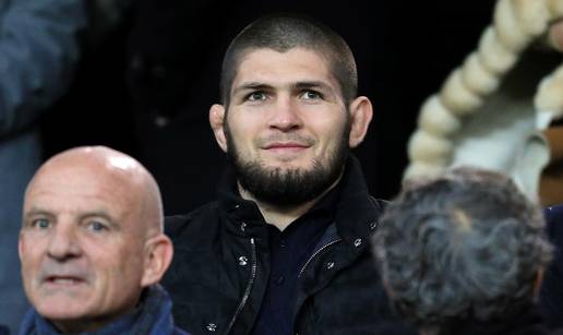 Khabib se oglasio nakon što su ga izbacili s leta: 'Stjuardesa je od početka bila baš bezobrazna'