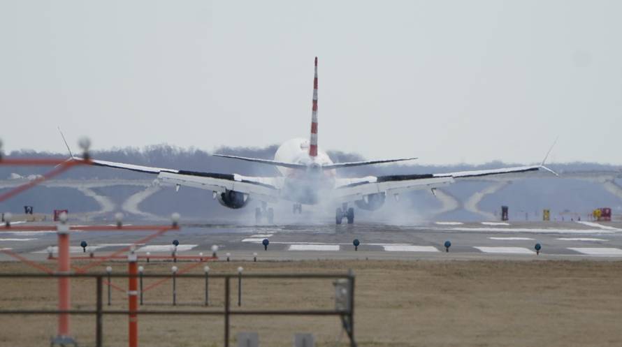 FILE PHOTO: An American Airlines Boeing 737 MAX 8 flight lands at Reagan National Airport in Washington