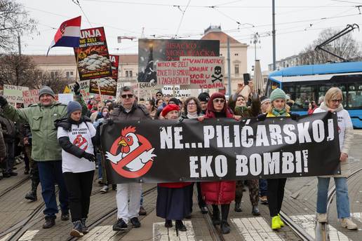 U Zagrebu prosvjedovali protiv sisa&ccaron;ke farme pili&cacute;a. Gra&dstrok;ani: 'Klaonice su tvornice smrti!'