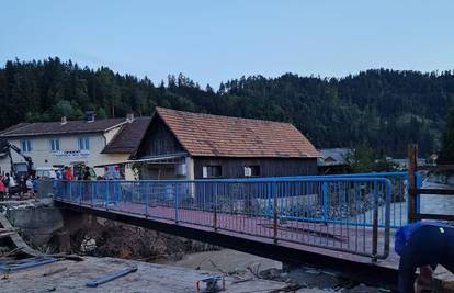 Bujica u slovenskom mjestu odnijela most, poduzetnik im u jednom danu izgradio novi