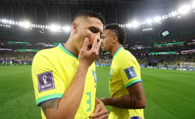 KATAR 2022 - Thiago Silva kremom je mazao lice za vrijeme utakmice 