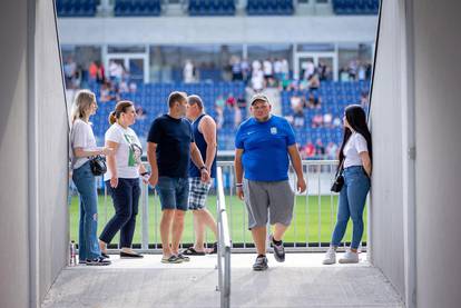 Osijek: Navijači uživali na otvorenom danu tribina novog stadiona