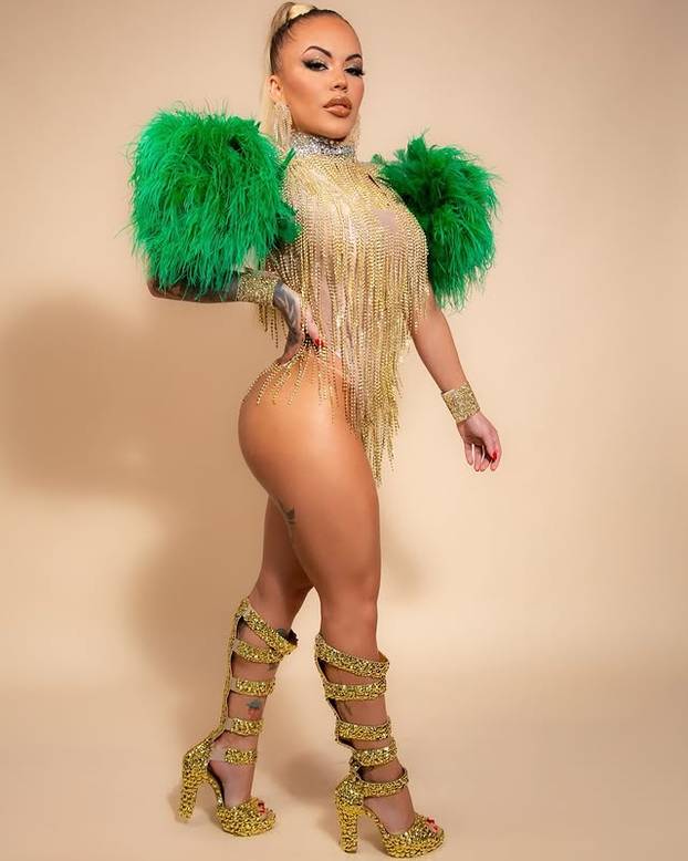 FOTO Slikala se gola na snijegu i riskirala zdravlje zbog fanova: 'Završila sam na hitnoj...'