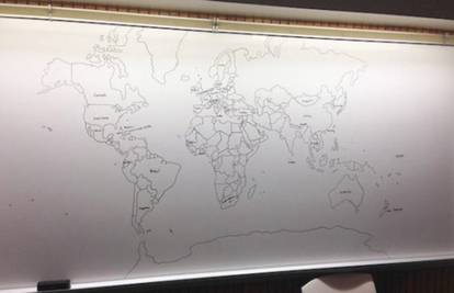 Dječak (11) po sjećanju nacrtao kartu svijeta 
