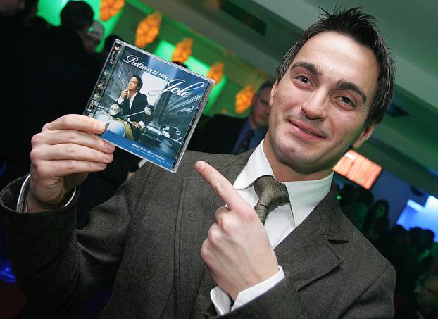 ARHIVA - Zagreb: Popularni Jole promovirao novi album 'Retrorama'