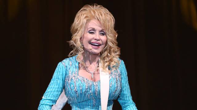 Dolly Parton's Pure and Simple Tour - Moose Jaw