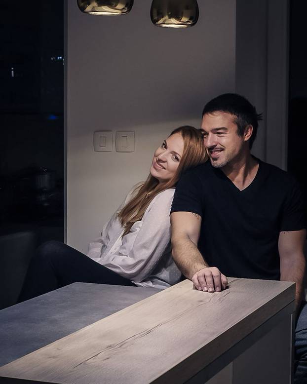 Glumica Nataša Janjić objavila fotke s mužem pa pratiteljima poručila: 'Ne pitajte me ništa'