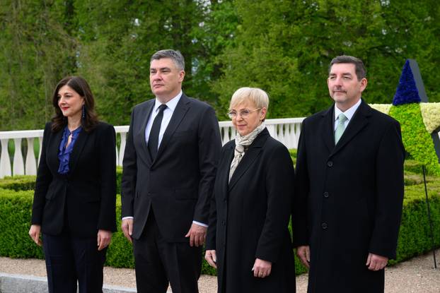 Zajedničko fotografiranje državnika koje sudjeluju na proslavi 20 godina članstva Slovenije u EU