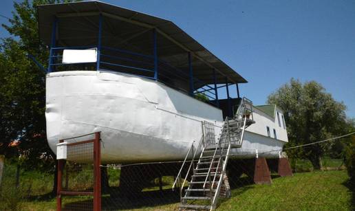 'Usidren' u Slavoniji: Ovaj brod ne plovi, u njemu se odmara