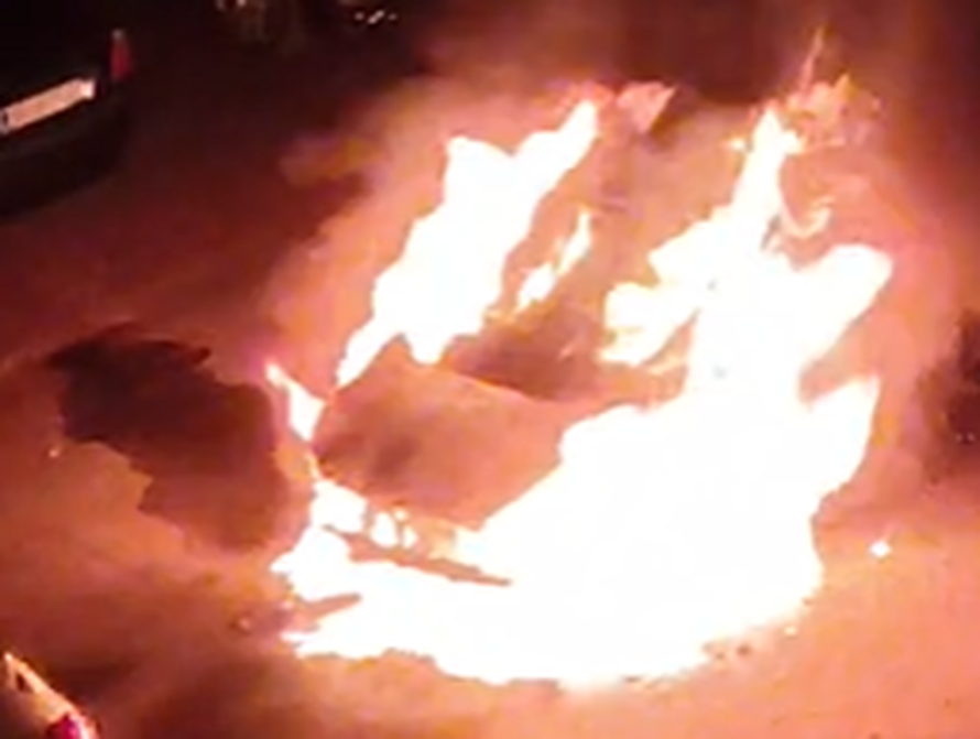EKSKLUZIVNA SNIMKA Ovako je gorio auto zamjenice županijske državne odvjetnice u  Sl. Brodu!!