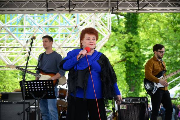 Zagreb: Okupljenje na proslavi Međunarodnog praznika rada u Maksimiru zabavljali Zdenka Kovačiček, Drago Diklić i Jimmy Stanić