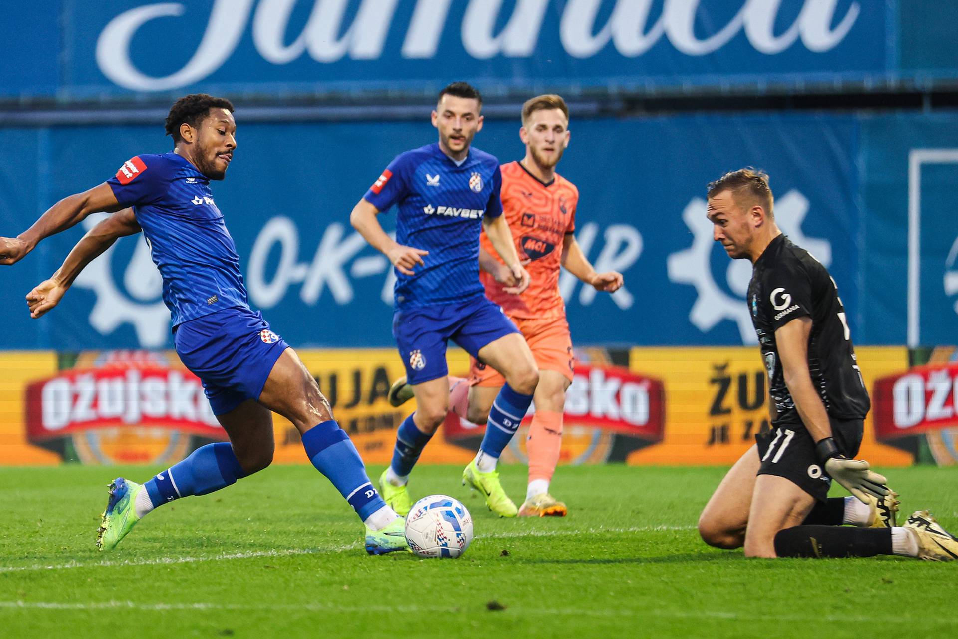 Zagreb: GNK Dinamo i NK Osijek u 11. Kolu Prve HNL