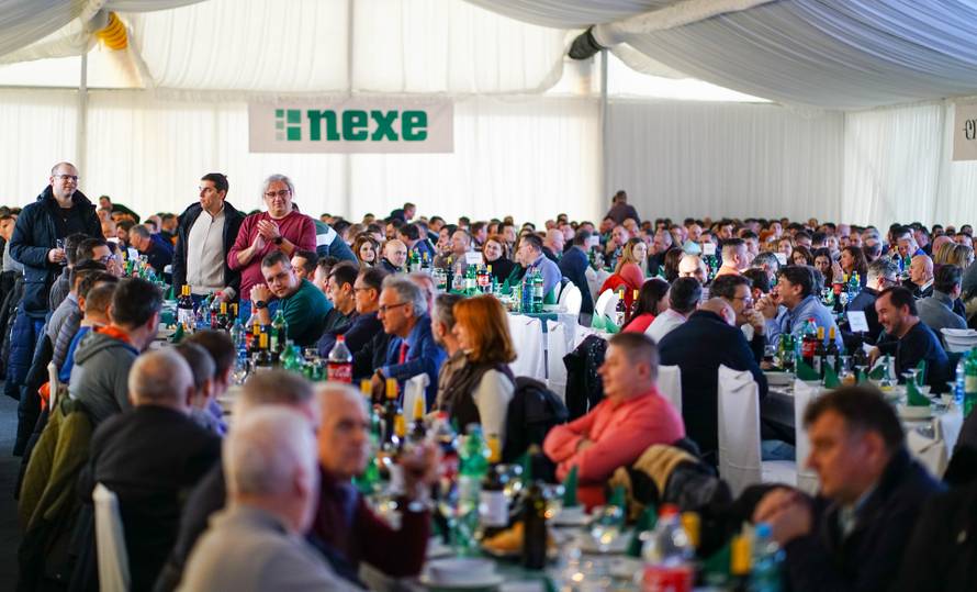 I Mesić feštao blagdan sv. Vinka uz dva vola, čobanac, 300 kila slanine i 300 kila kobasica!