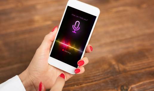 Siri operirala glasnice: Neće vas više automatski pozdraviti njen ženski glas, a dobila je i nove