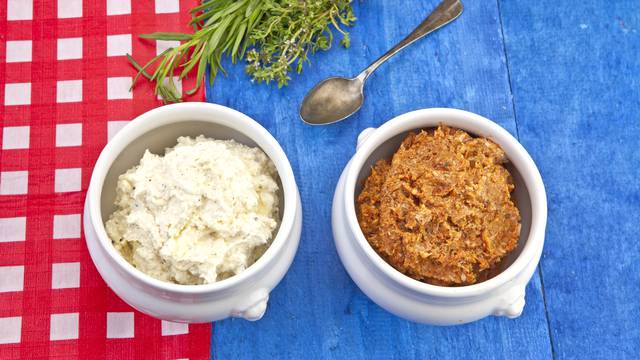 10 odličnih ideja kako poslužiti sir i vrhnje za Uskrs: Sa slanim srdelama, biljem, maslinama...