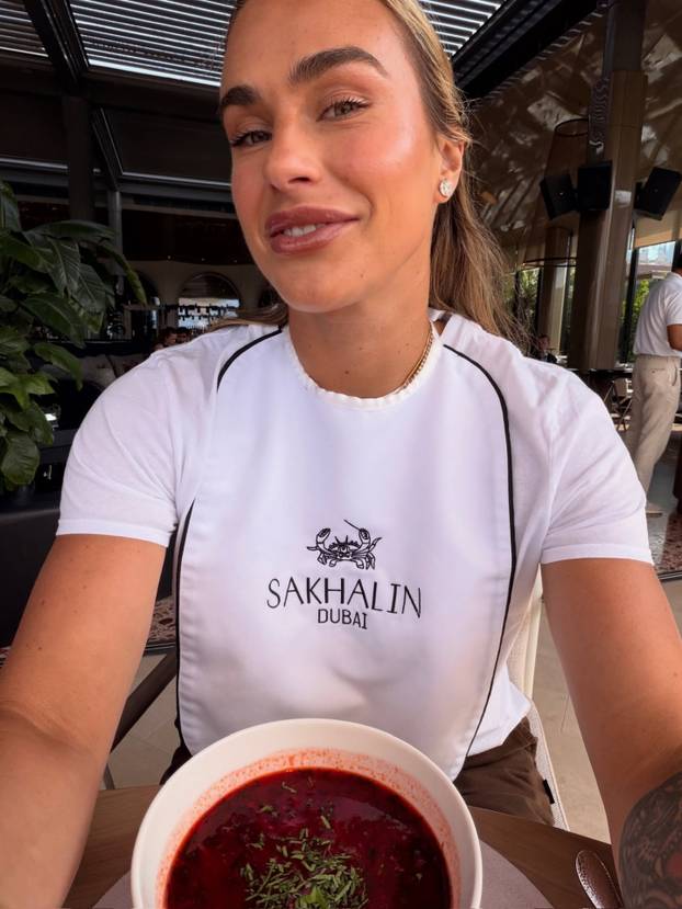 FOTO Najzgodnija tenisačica istaknula obline u uskoj majici