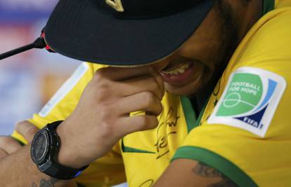 Teorija urote: Neymar 4 dana nakon ozljede normalno šeće?