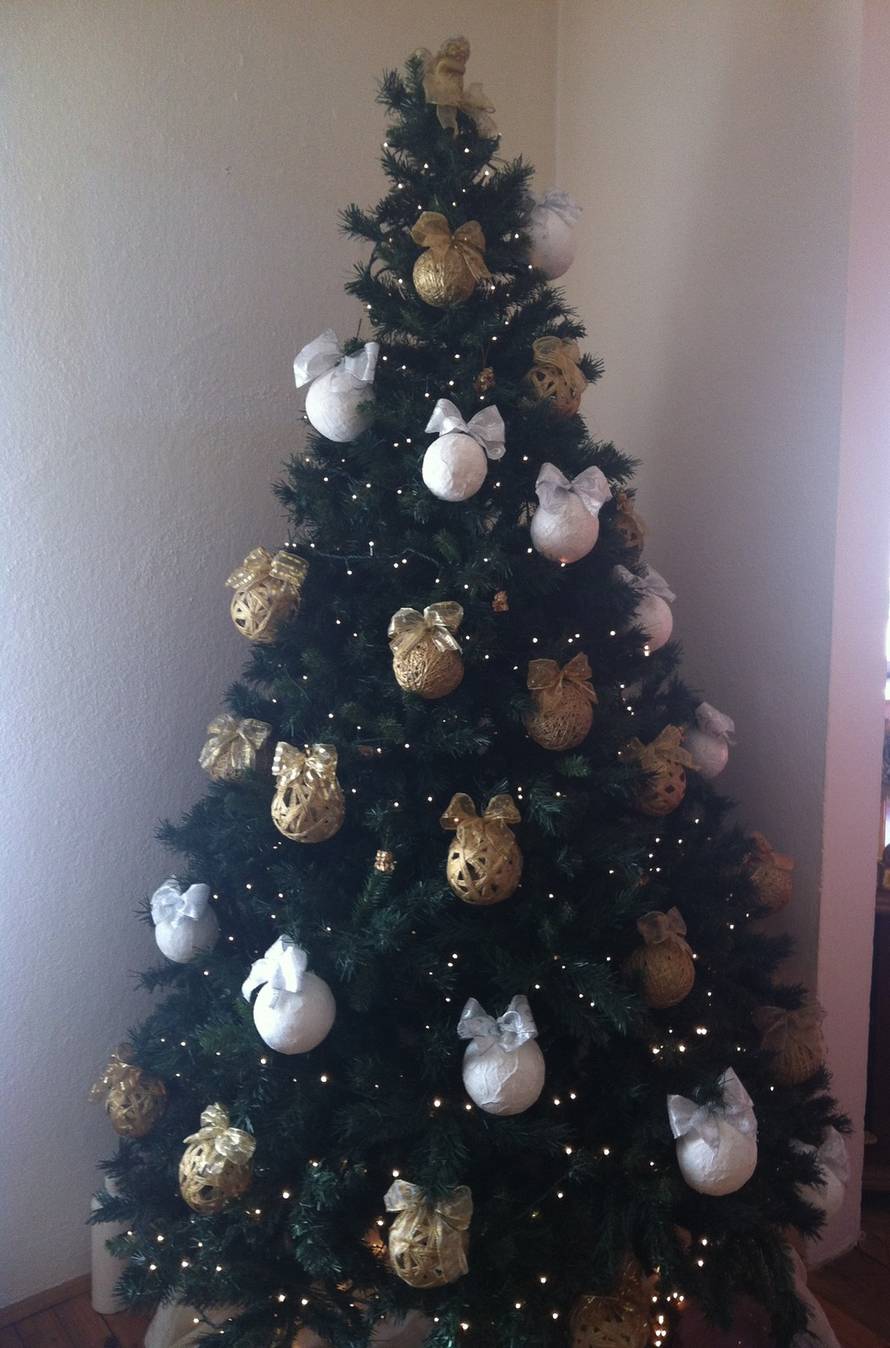 Šaljite fotografije božićnih jelki i osvojite vrijednu nagradu...