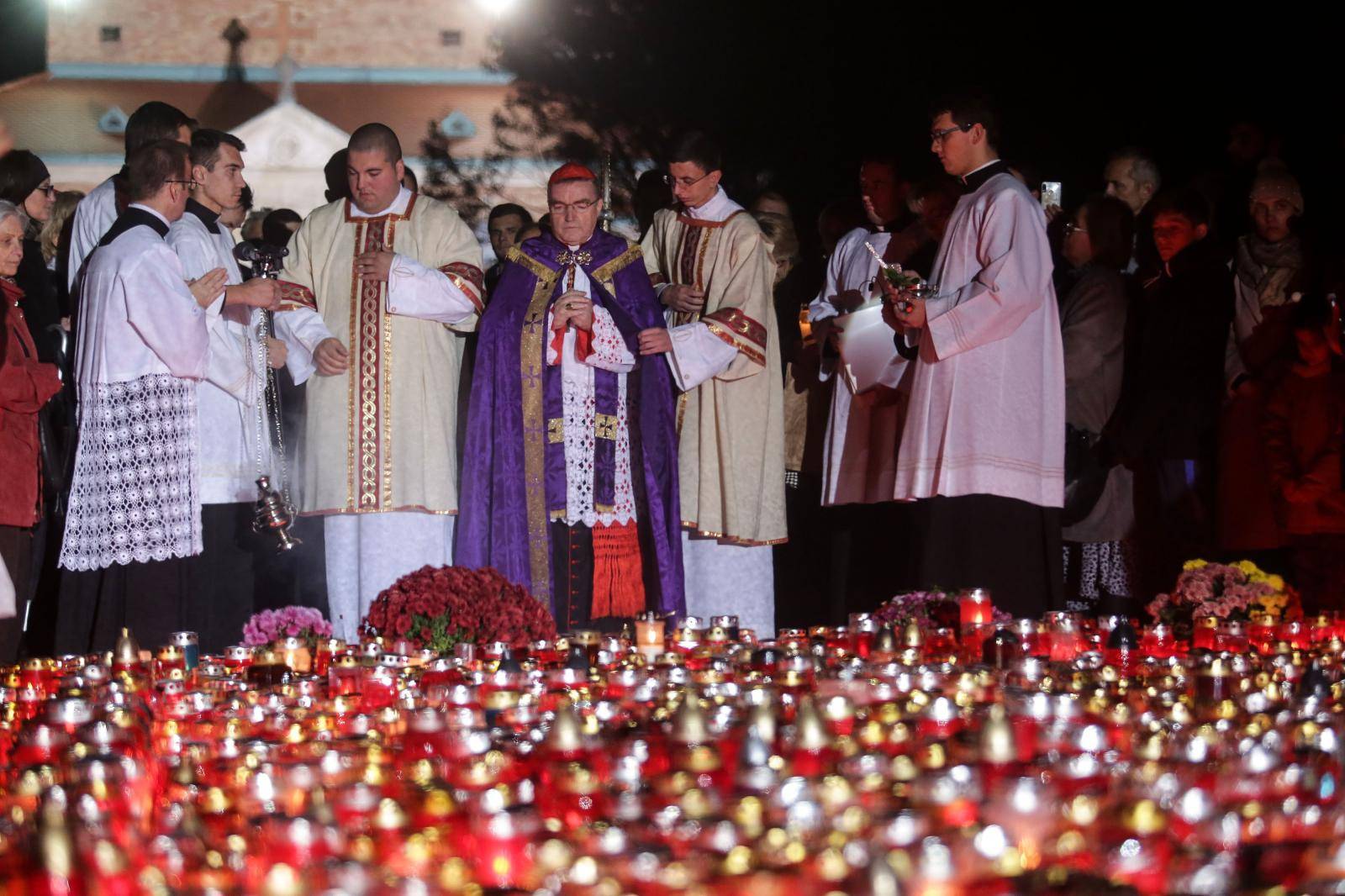 Zagreb: Proslava svetkovine Svih Svetih na Mirogoju