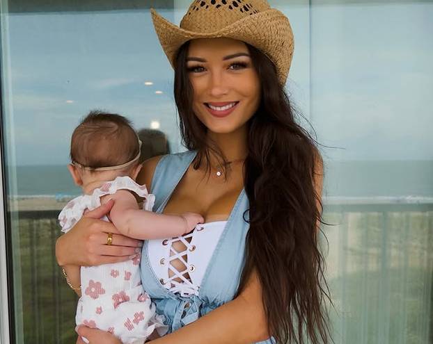 FOTO Ljepotica spojila seksepil i majčinstvo i inspirirala milijune ljudi u cijelom svijetu