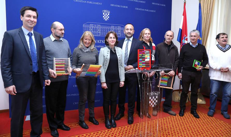 'Rok za provjeru potpisa  koji smo dobili je lakrdija i cirkus'