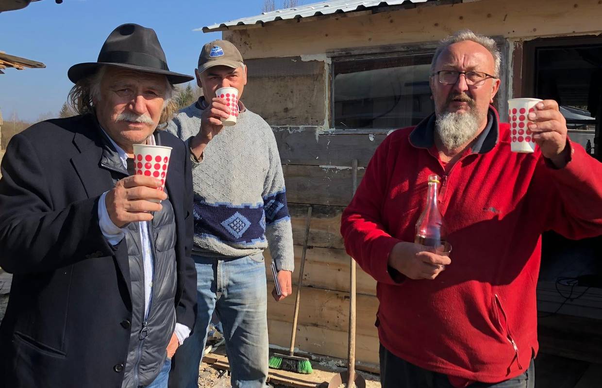 Šerbedžija posjetio Banovinu i obećao pomoći obnoviti kuće tri obitelji koje su ostale bez svega
