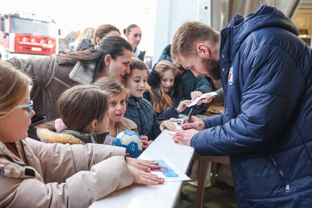 Do?ek bron?anih rukometaša Raužana i Kuzmanovi?a u Brckovljanima