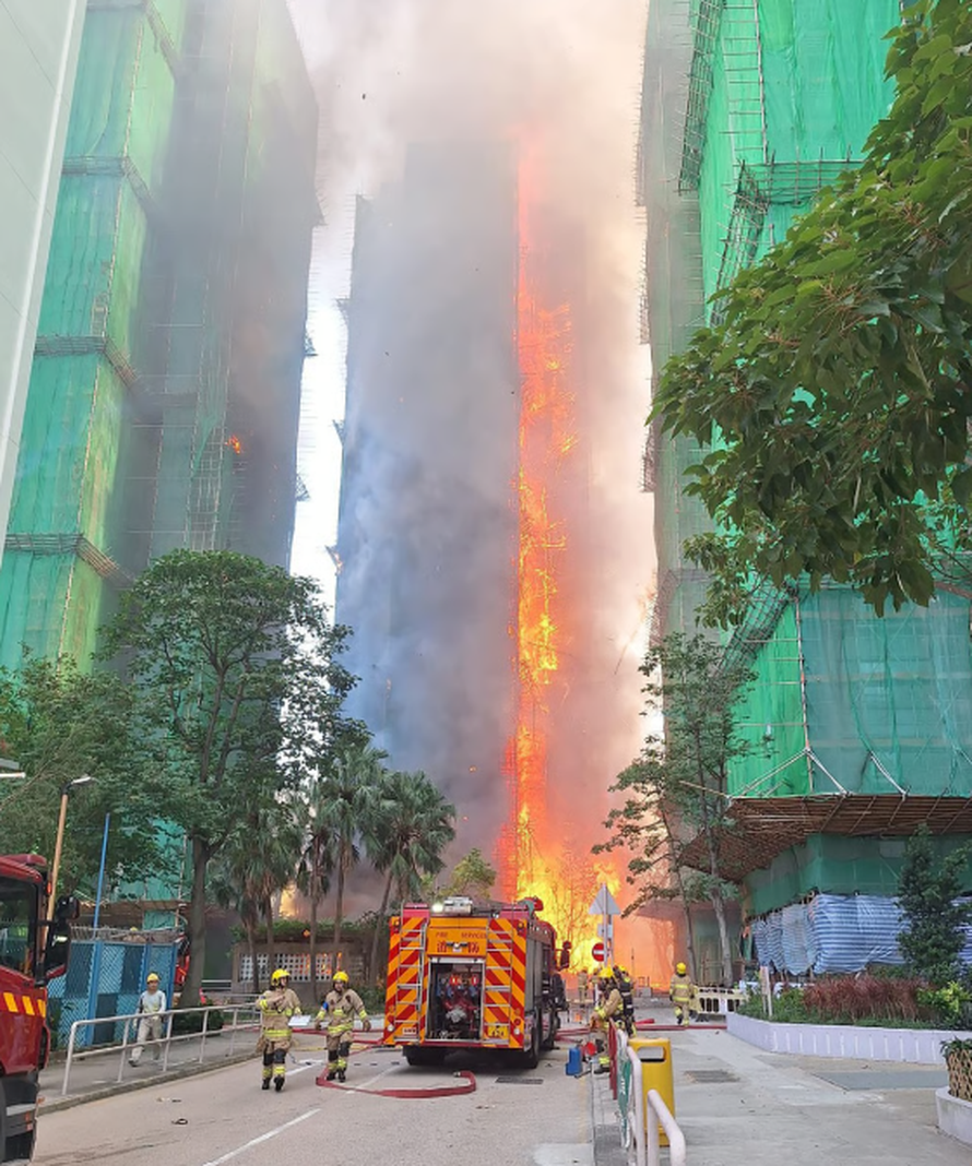 Raste broj žrtava u  Hong Kongu. 65 je poginulih, tragaju za 250 ljudi u spaljenim neboderima