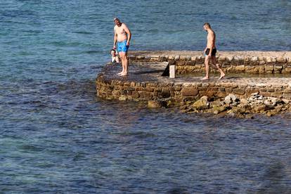 Zadar:  Kupanje u listopadu