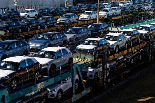 Hrvati u sije&ccaron;nju kupili 11,5 % manje vozila, najprodavaniji su hibridi, a ovaj je model na vrhu