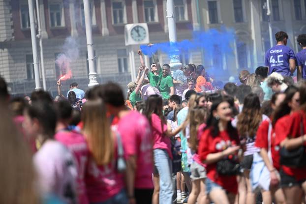 Zagreb: Zagrebački maturanti slave zadnji dan škole