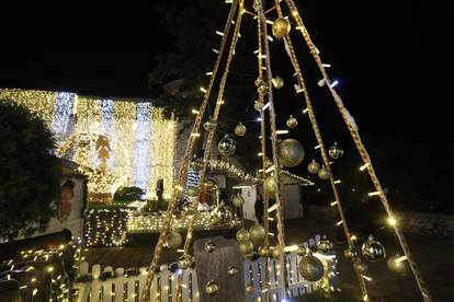 Svijeća nade je upaljena u svim gradovima, pogledajte kako su ukrašeni za ovogodišnji Advent