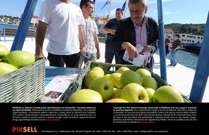 Lesar u Tisnom dijelio jabuke: To je znak vjernosti građanima