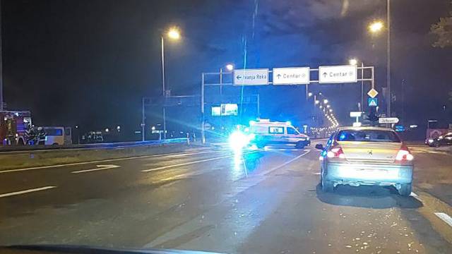 Detalji teške nesreće u Zagrebu: BMW-om kroz crveno, auto se zapalio. Unutra su našli tijelo