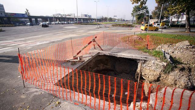 Ogromna rupa na jednoj od najprometnijih cesta u Zagrebu