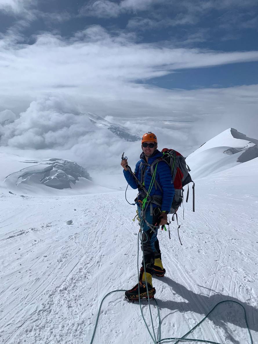 Hrvati osvajaju vrhove: Vukli smo 60 kila opreme i hrane. Za 4l vode snijeg topimo tri sata!