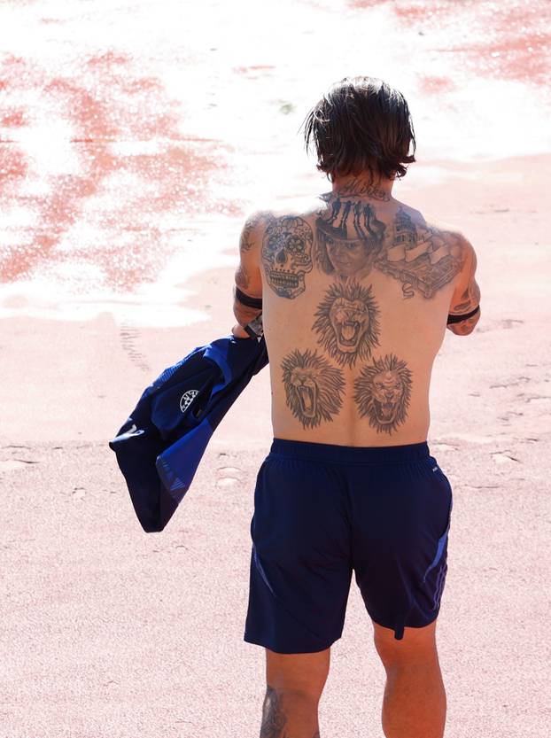 Marko Livaja pokazao tetovaže na leđima