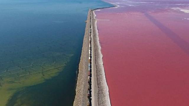 Neobično jezero snimljeno iz zraka: Slanije je i od oceana!